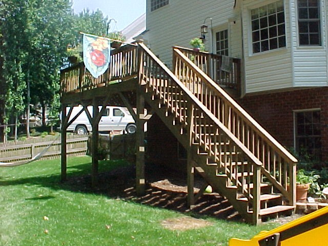 Deck with cedar slate stain